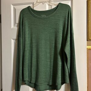 Time and Tru 1 Forest Green, 2 black, 1 red, and 1 heather gray V-Neck Tops. (5)